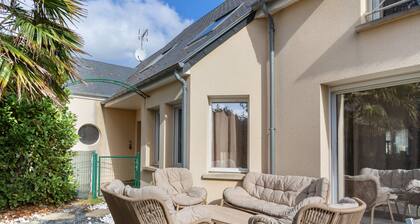 Modern villa 200 m from the beach with Wi-Fi