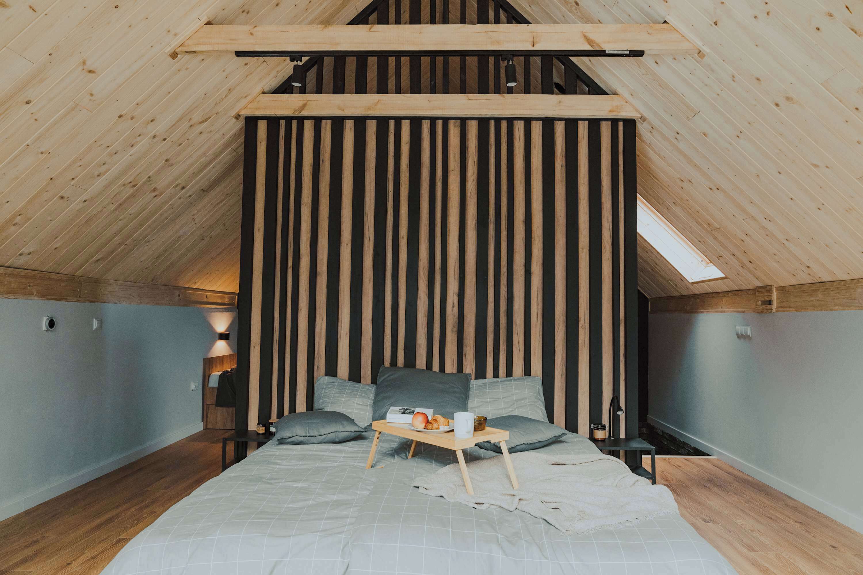 Desk, iron/ironing board, WiFi, bed sheets