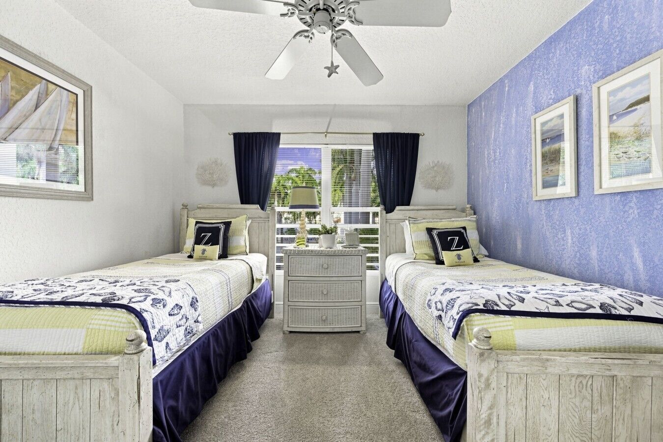 Desk, iron/ironing board, WiFi, bed sheets