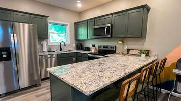Coffee/tea maker, fridge, microwave, oven