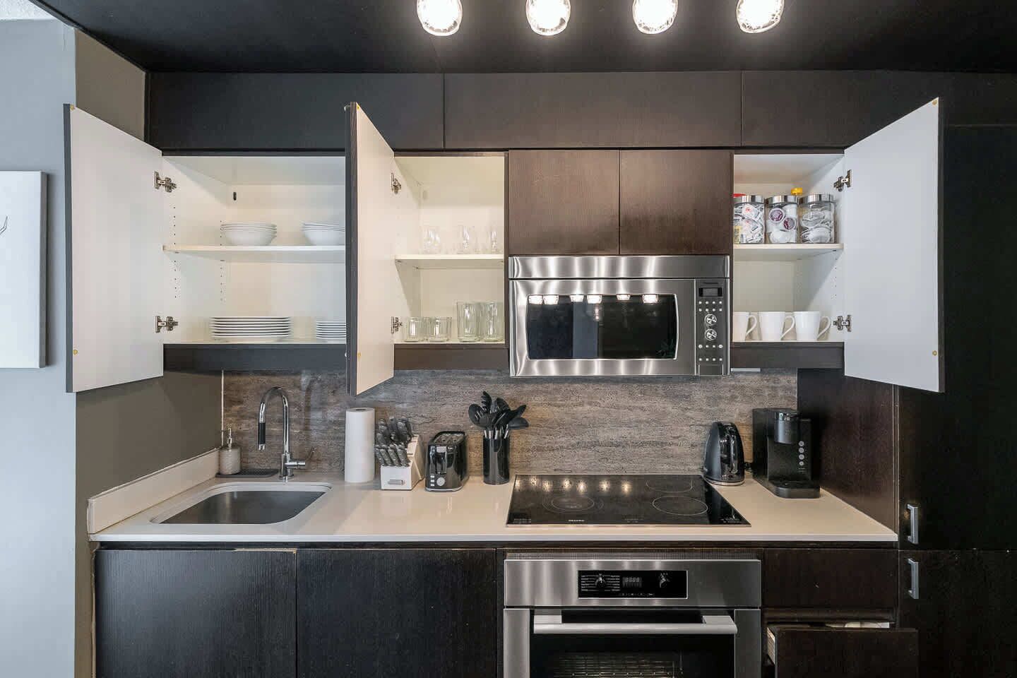 Coffee/tea maker, fridge, microwave, oven