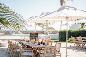 Outdoor dining - Azura Marlin Beach (Benguerra Island)