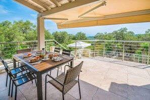 Outdoor dining - Villa Ares - Three Bedroom Villa, Sleeps 6 (Paxi)