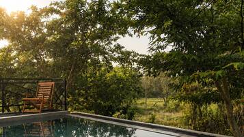 2 outdoor pools