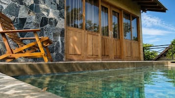 2 outdoor pools