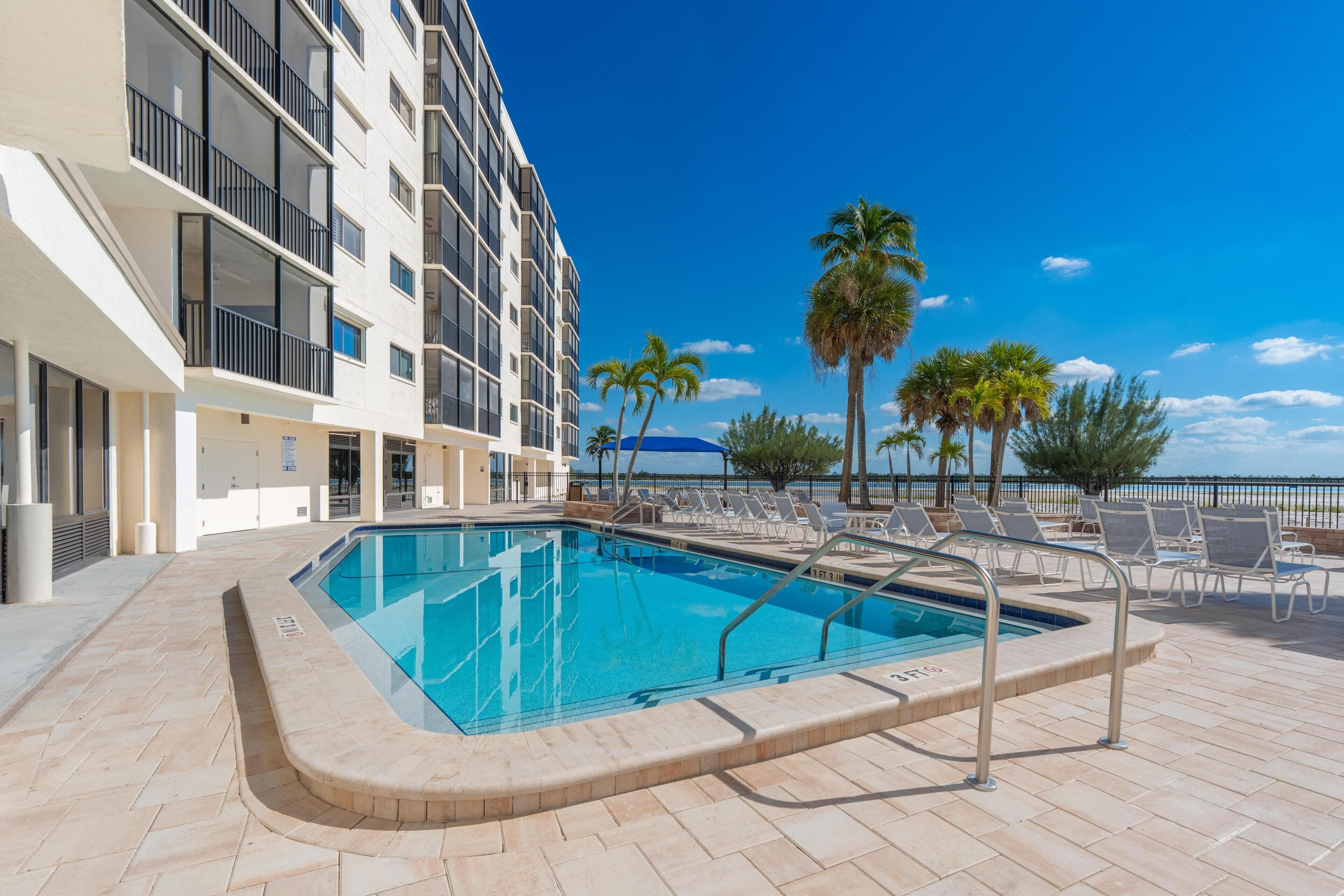 Appart'hôtel, 1 très grand lit et 1 canapé-lit (Carlos Pointe #213 Paradise Pointe) | Piscine