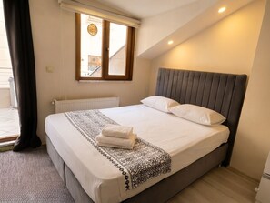 Luxury Twin Room, Balcony, City View