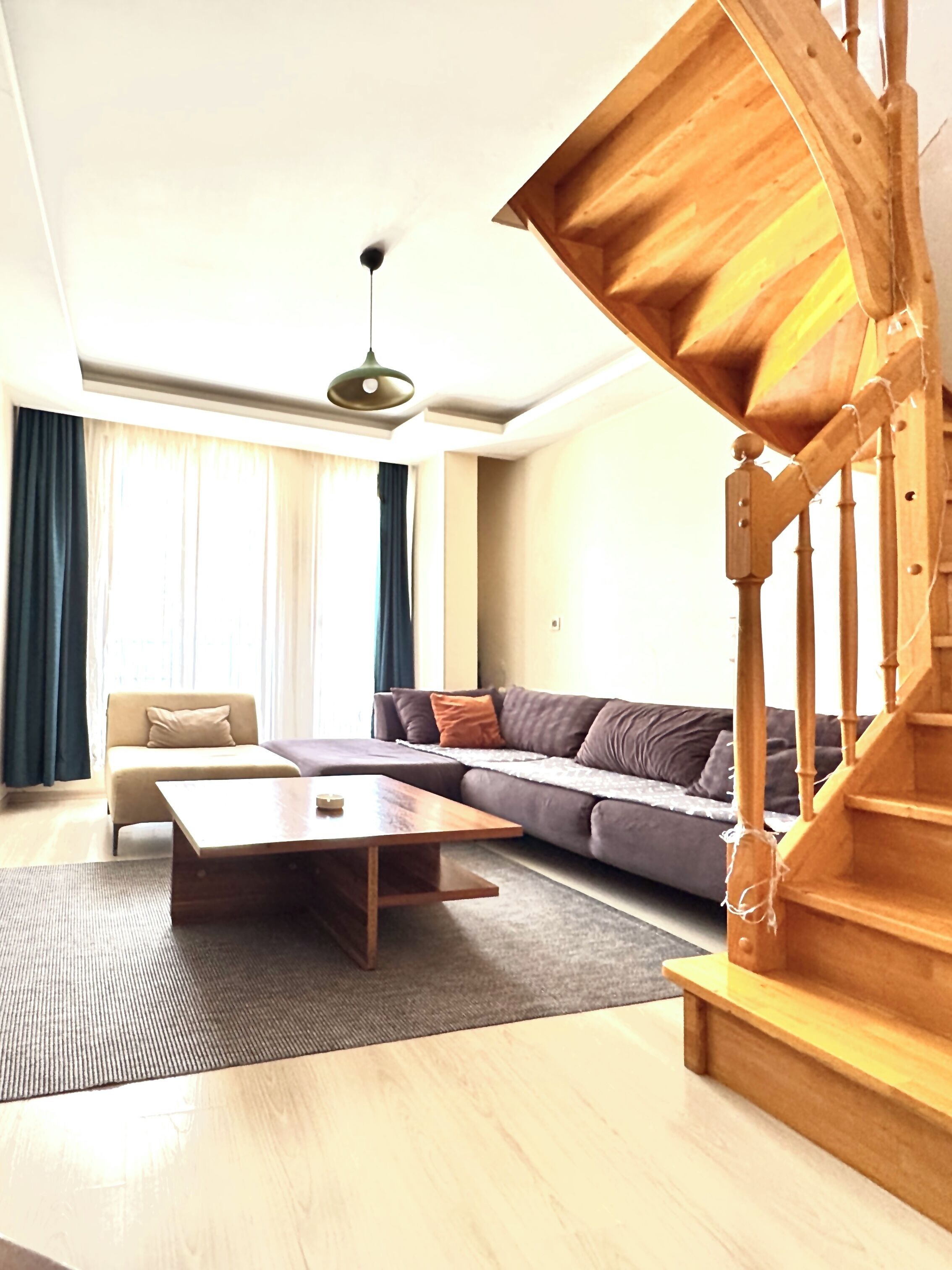 Habitación de lujo con 2 camas individuales, balcón, vistas a la ciudad | Zona de estar
