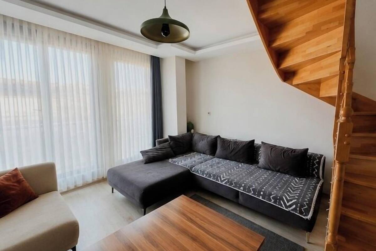 Luxury Twin Room, Balcony, City View | Living area