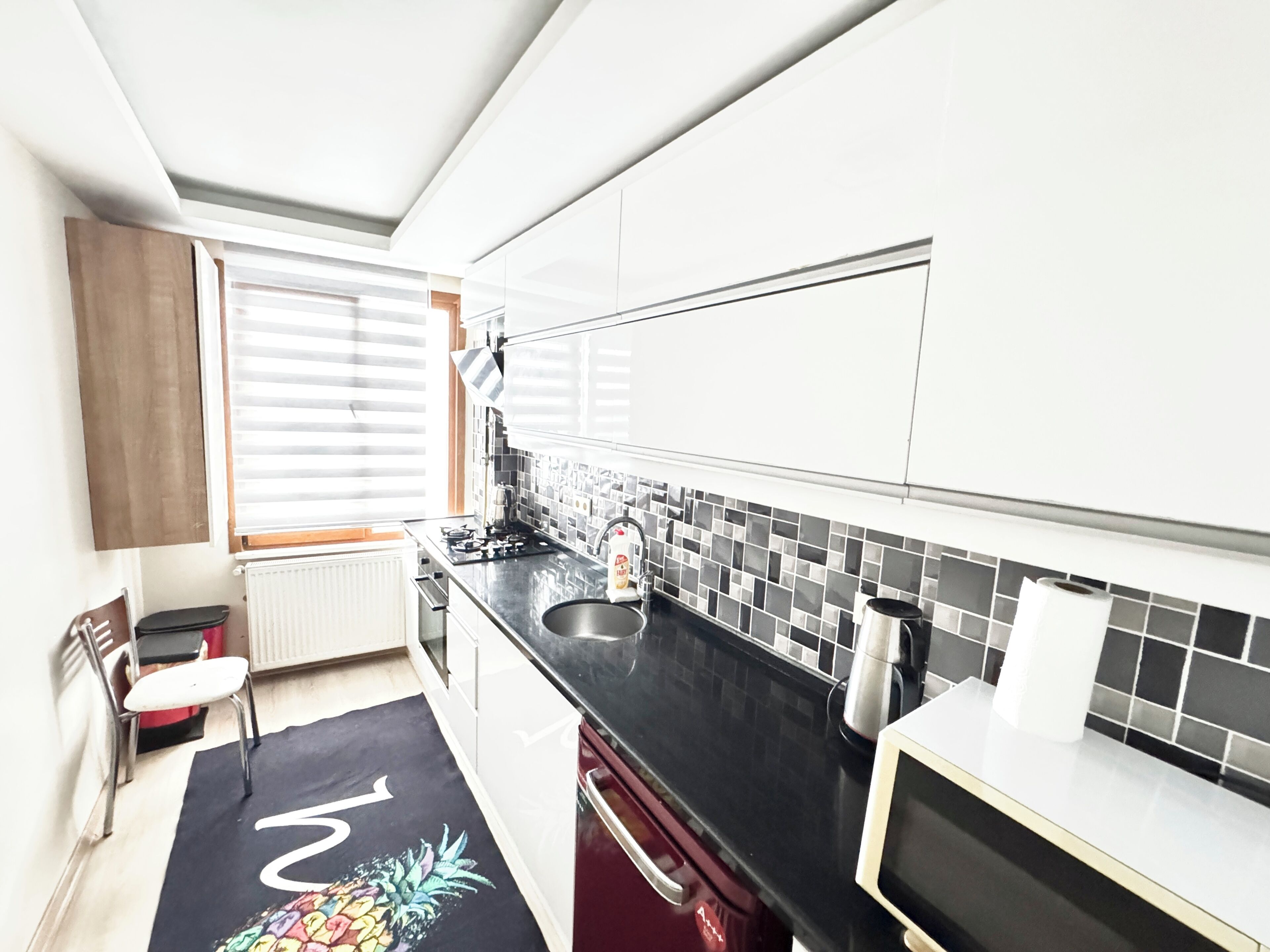 Habitación de lujo con 2 camas individuales, balcón, vistas a la ciudad | Cocina privada | Placa de cocina