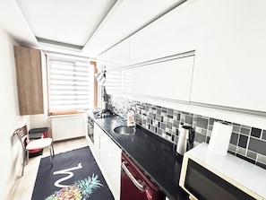 Luxury Twin Room, Balcony, City View | Private kitchen