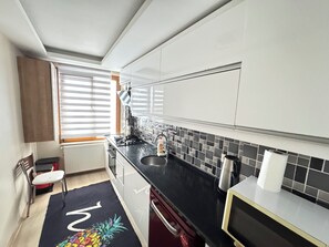 Quarto duplo superluxo, sacada, vista para a cidade | Cozinha privada | Cooktop