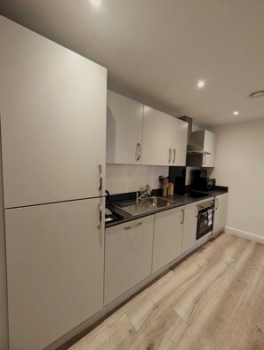 Private kitchen - City Centre Two Bedroom Apartment (Liverpool)