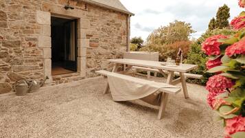 Quadruple Room | Outdoor dining