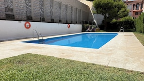 A swimming pool with a tiled deck, surrounded by a low wall with decorative patterns. - Salamanca Urban (Málaga)