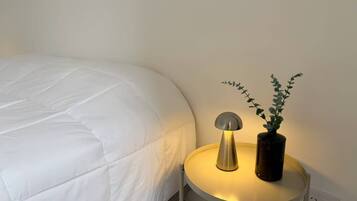 1 habitación, tabla de planchar con plancha, wifi y ropa de cama