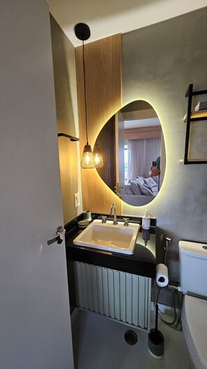 Departamento, lanai, vista a la ciudad | Baño