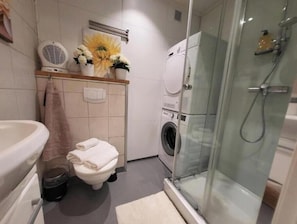 Bathroom - Vrbo Property (Trøndelag)