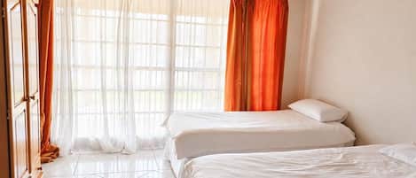 Family Room, River View | Laptop workspace, WiFi (free)