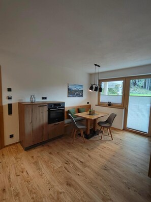 Dining - Apartment "Marie" with Shared Terrace and Wi-Fi (Rohrberg)