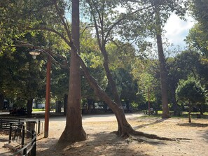 A park with trees, benches, and a dirt path. - INFINICE AP4514 by Riviera Holiday Homes (Nice)