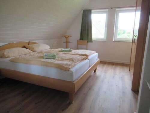 House 4 on the Wall – Cozy vacation rental with plenty of amenities for up to 5 guests