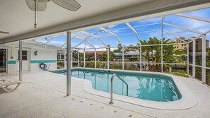 Pool - 3 Bedroom/3.5 bath waterfront pool home with dock and lift (Marco Island)