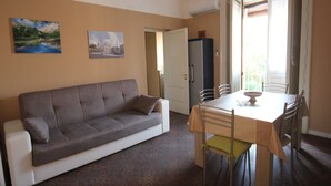 Living area - Apartment 'Casa Sveva - Finestra Sulla Storia' with Balcony, Wi-Fi and Air Conditioning (Catania)