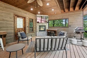 Unclassified image, 4 of 34, button - Secluded Cabin Perfect for Couples & Families with Hot Tub & Stone Fireplace in Broken Bow, Oklahoma (Broken Bow)