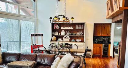 Luxury 4-bedroom Ski house in Stratton with Shuttle or Walk to Slope Options
