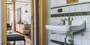 Bügeleisen/Bügelbrett, Reisekinderbett, kostenloses WLAN, Bettwäsche