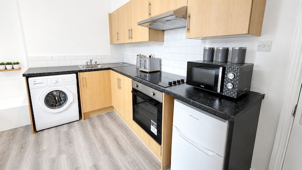 Private kitchen - Cozy Studio ~Free Parking~Near Steam Museum Bolton (Bolton)