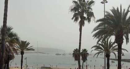 Cosy beachfront one bedroom apartment right in the heart of Los Cristionas