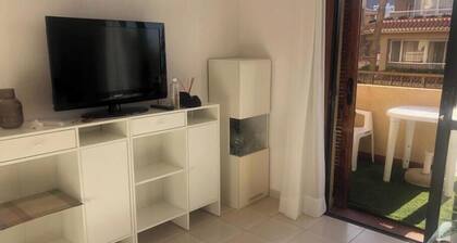 Cosy beachfront one bedroom apartment right in the heart of Los Cristionas