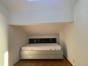 Room - Apartment "Weiser Hirsch" in Chalet Burgblick with Castle and Valley Views (Weilrod)