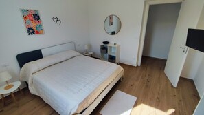 熨斗/熨衫板、Wi-Fi、床單
