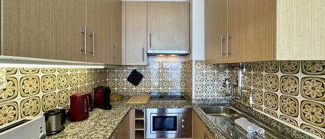 Coffee/tea maker, microwave