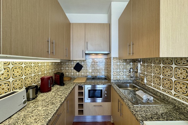 Coffee/tea maker, microwave