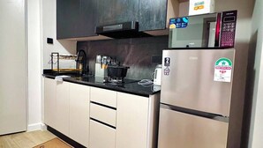 Suíte estúdio clássica, sacada, vista para a cidade | Cozinha privada
