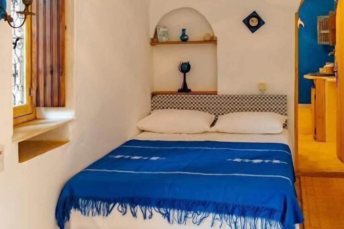 Suite – deluxe, terrasse | Lydisolert, strykejern/-brett og wi-fi (inkludert)
