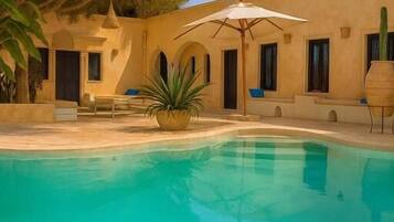Outdoor pool, pool umbrellas, sun loungers