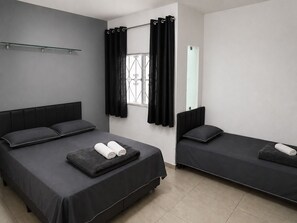 Habitación clásica con 1 cama matrimonial o 2 individuales, balcón, vista a la ciudad