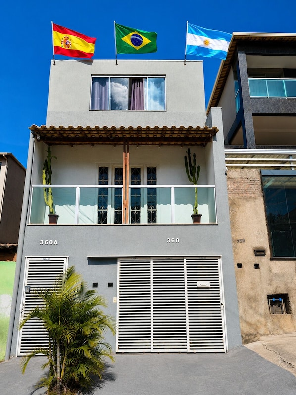 Classic-Doppel- oder -Zweibettzimmer, Balkon, Stadtblick | Außendetails