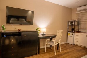 Departamento superior, varias camas, para no fumadores, vista a la colina | Interior