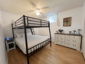 2 bedrooms, desk, iron/ironing board, WiFi