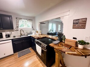 Coffee/tea maker, microwave, stovetop, dishwasher