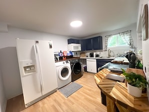 Coffee/tea maker, microwave, stovetop, dishwasher