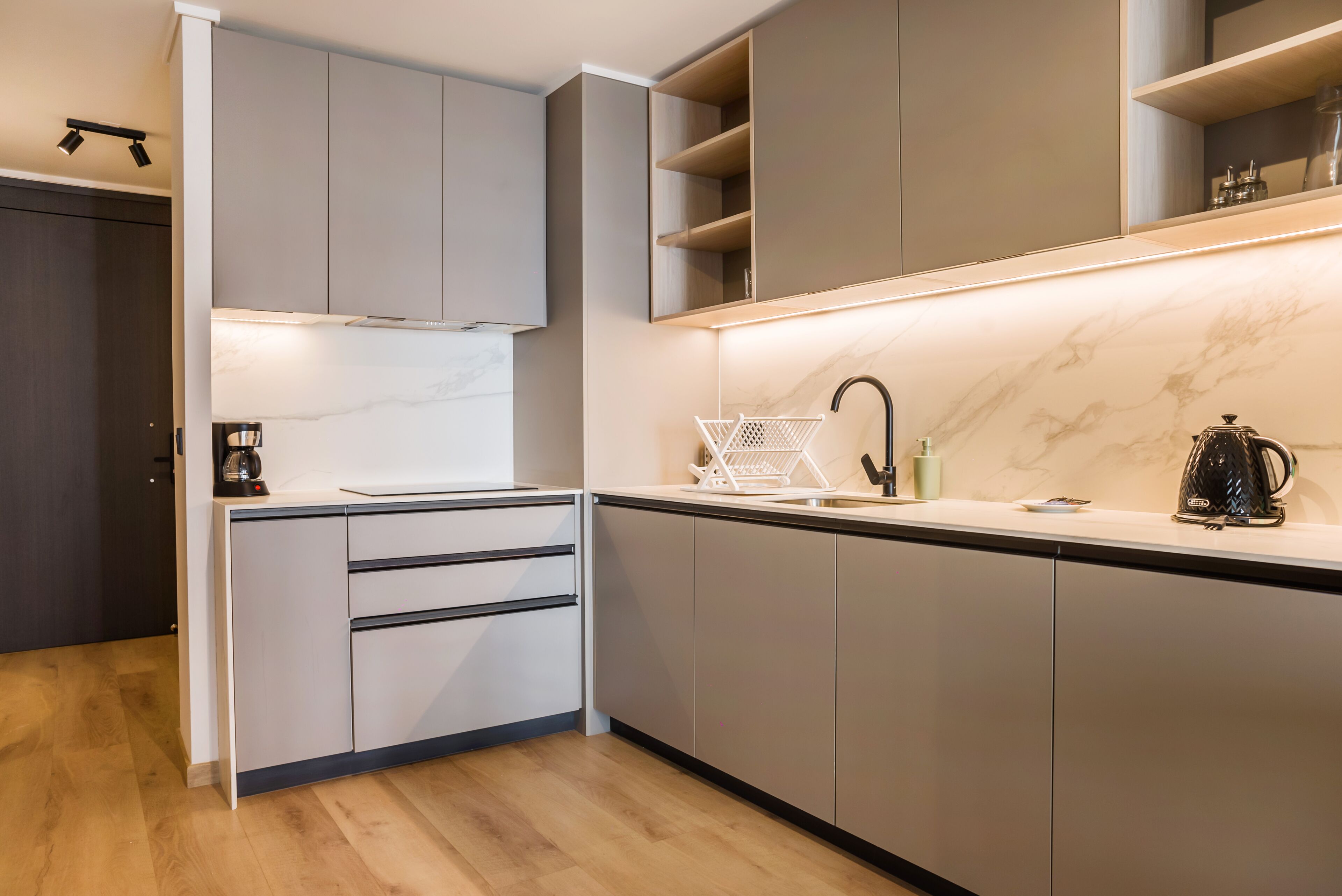 Standard Apartment, Balcony | Private kitchen | Fridge, microwave, oven, stovetop