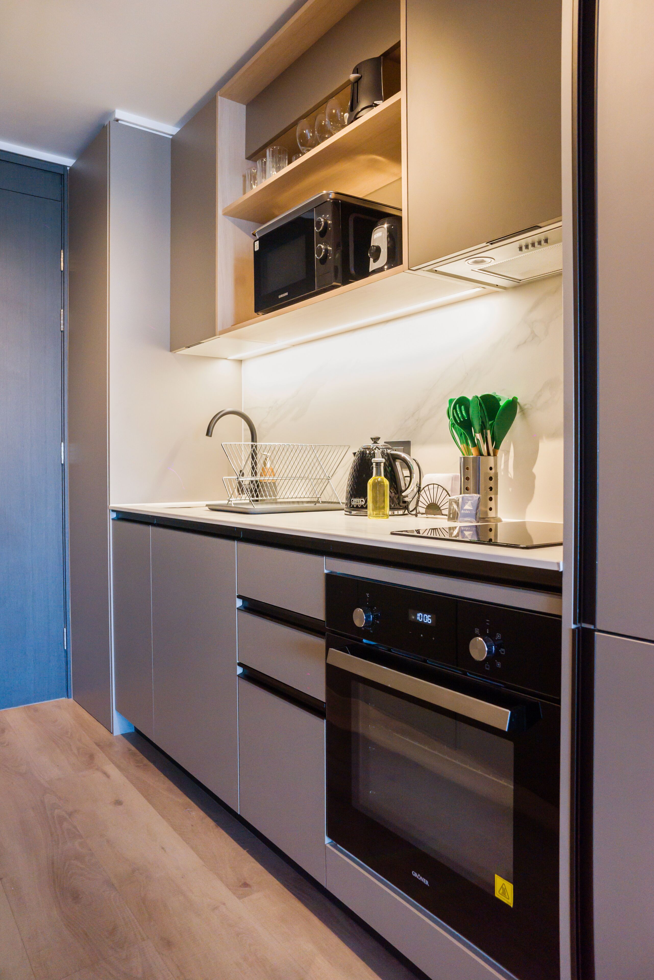 Suite Studio, balcon, vue cour intérieure | Cuisine privée