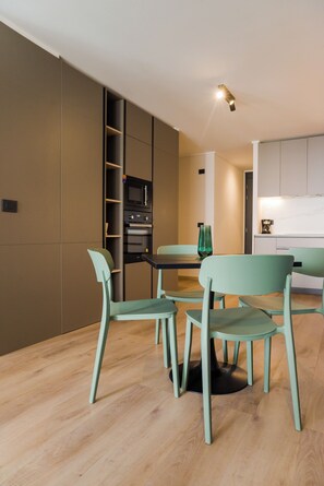 Apartemen Standar, balkon | Tempat makan